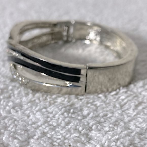 Vintage Elegant Silver & Black Tone Metal Bracelet - Picture 7 of 11